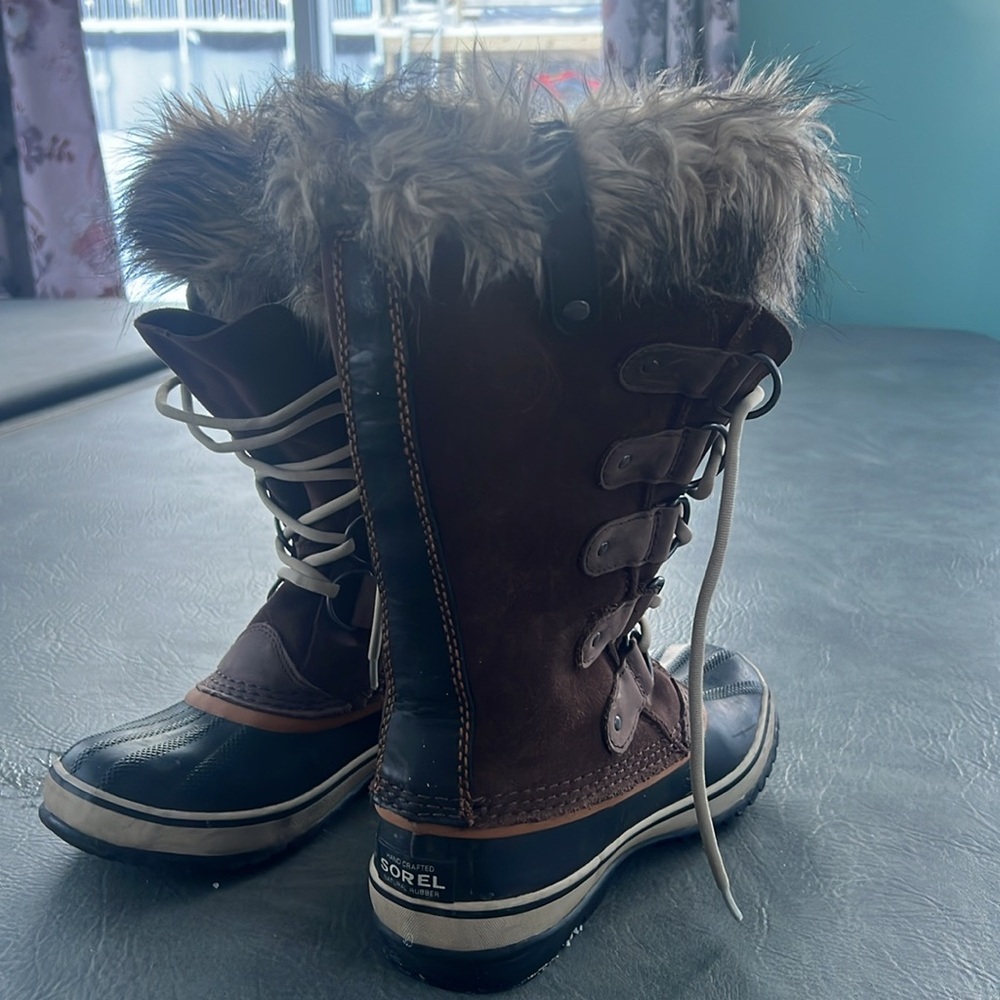 Sorrel size 8 boots - Picture 3 of 6